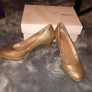 Only worn once! Gold glitter heels size 7.5